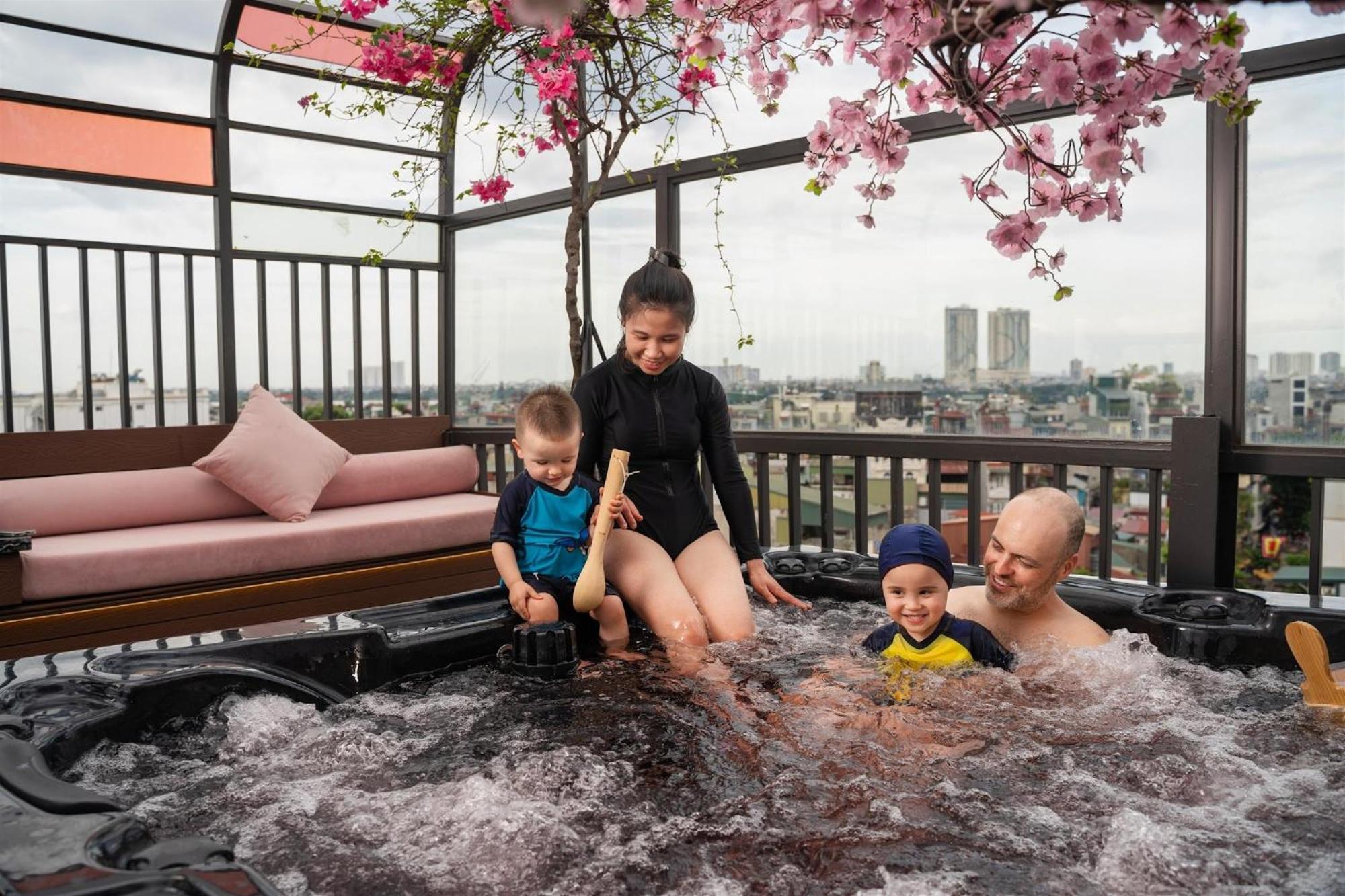 Aurora Central Hanoi Hotel — Photos 1